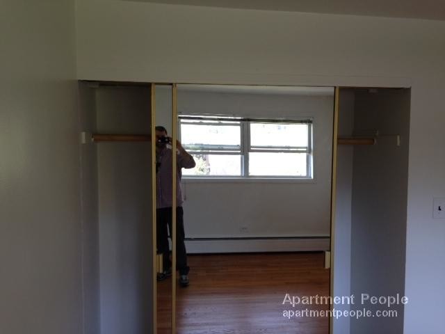 Building Photo - 530 W Barry Ave