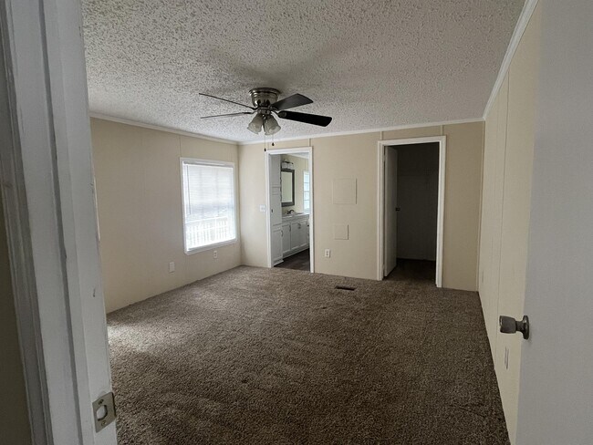 Foto del edificio - 1042 Cherry Tree Ct
