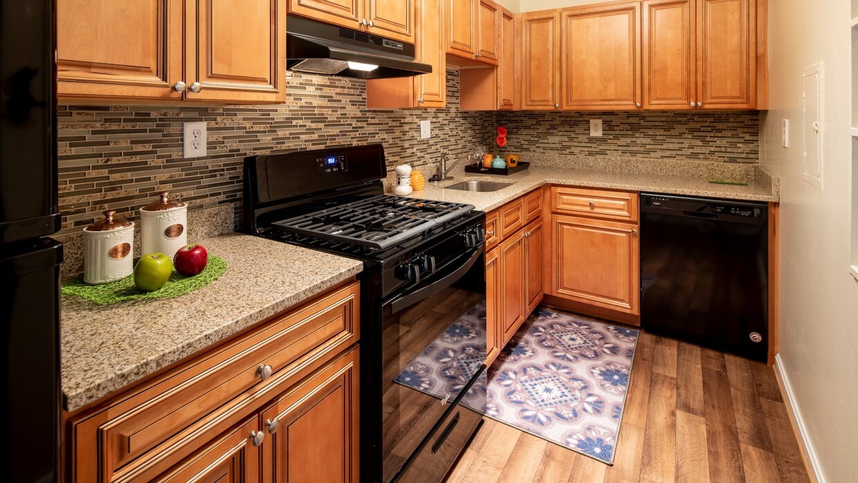 7701 Enfield Ave, Norfolk, VA 23505