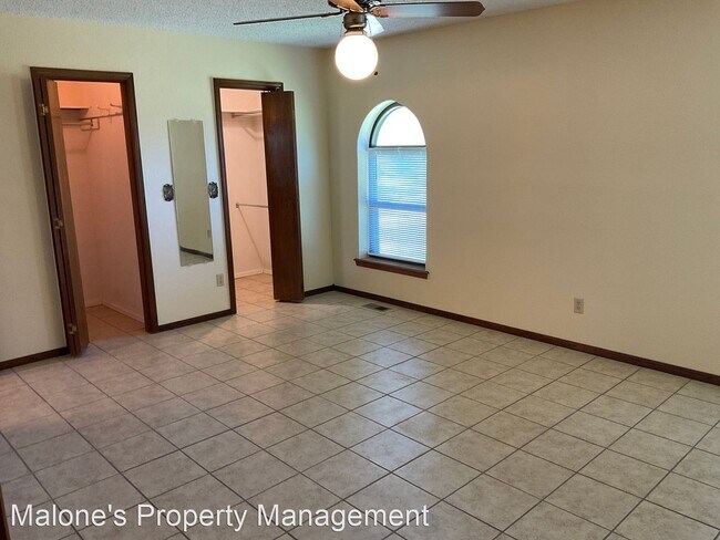 Building Photo - 3 br, 2 bath House - 237 N. Triple X