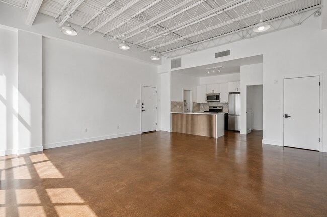 Building Photo - 2401 E 6th St
