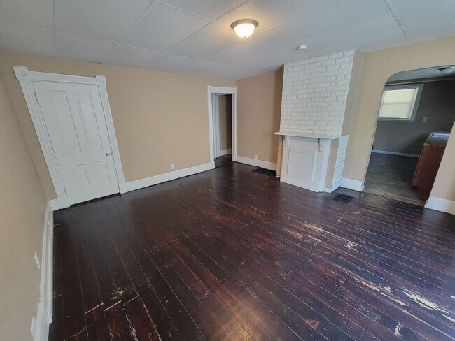 Building Photo - 750 Ross Ave 4BR/1.5BA (Hamilton)