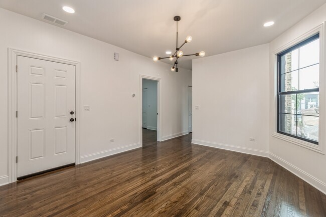 Building Photo - 2641 N Avers Ave