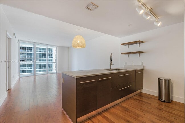 Building Photo - 475 Brickell Ave