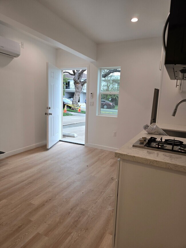 Building Photo - 3721 Mentone Ave