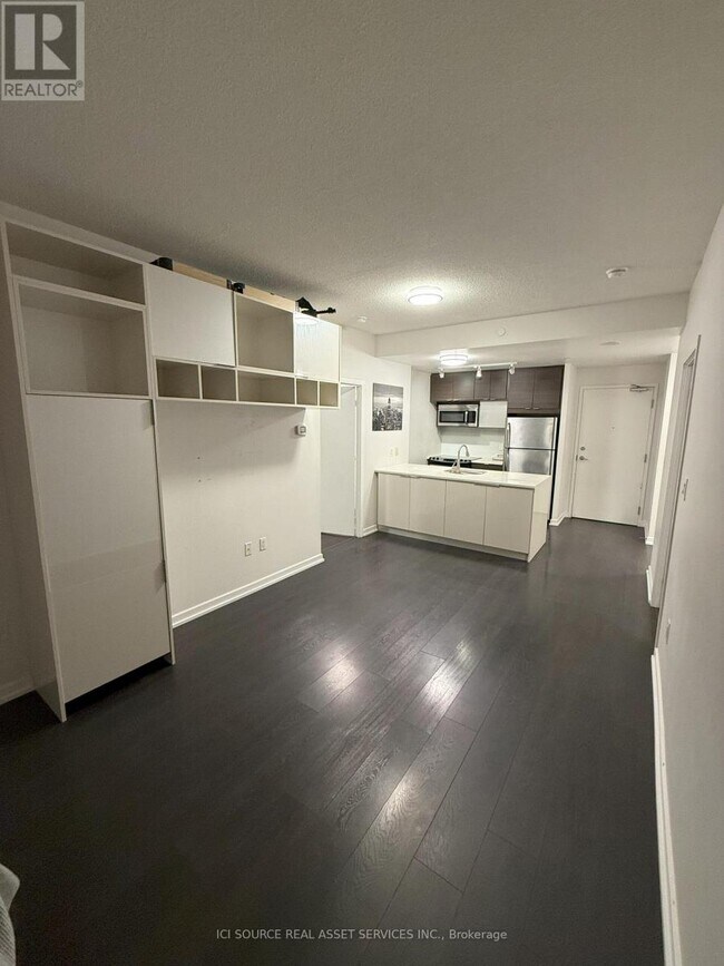 Building Photo - 62 Forest Manor Rd