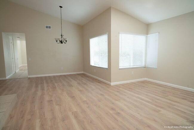 Building Photo - 4 Bed/ 2 bath House in Rancho Penasquitos