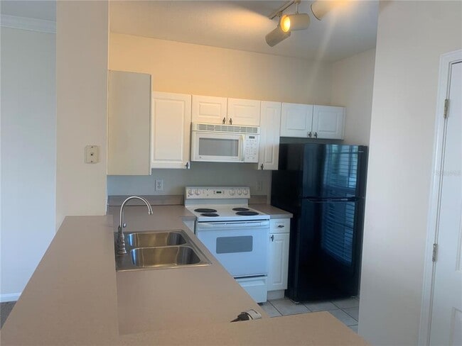 Building Photo - 573 Water St