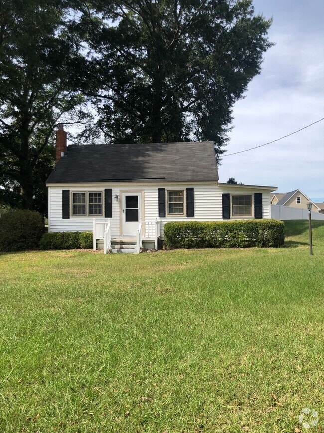 Building Photo - 2310 Red Oak Rd