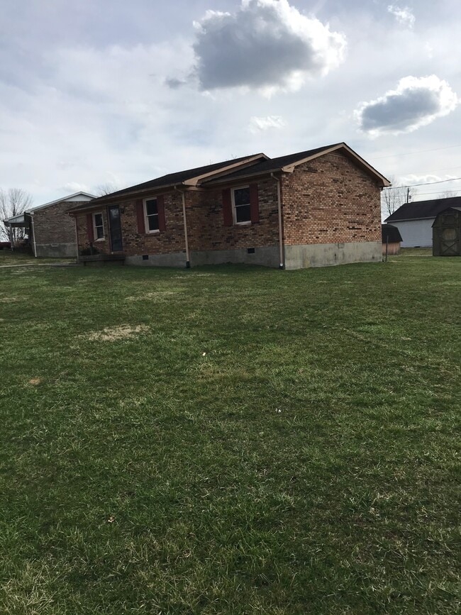 Building Photo - 99 Poplar Dr