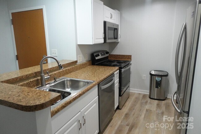 Foto del edificio - 715 N Church St