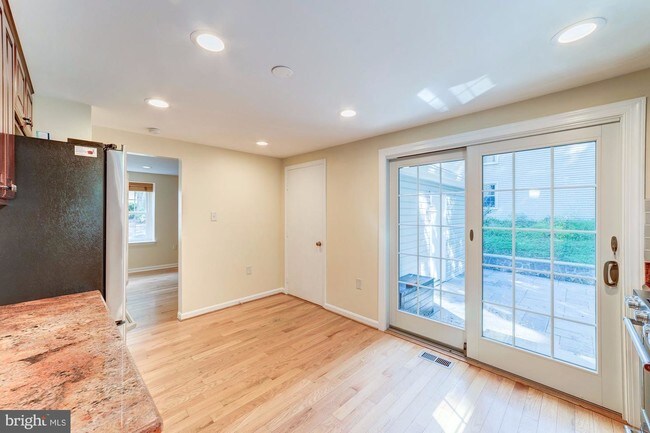 Building Photo - 5926 New England Woods Dr