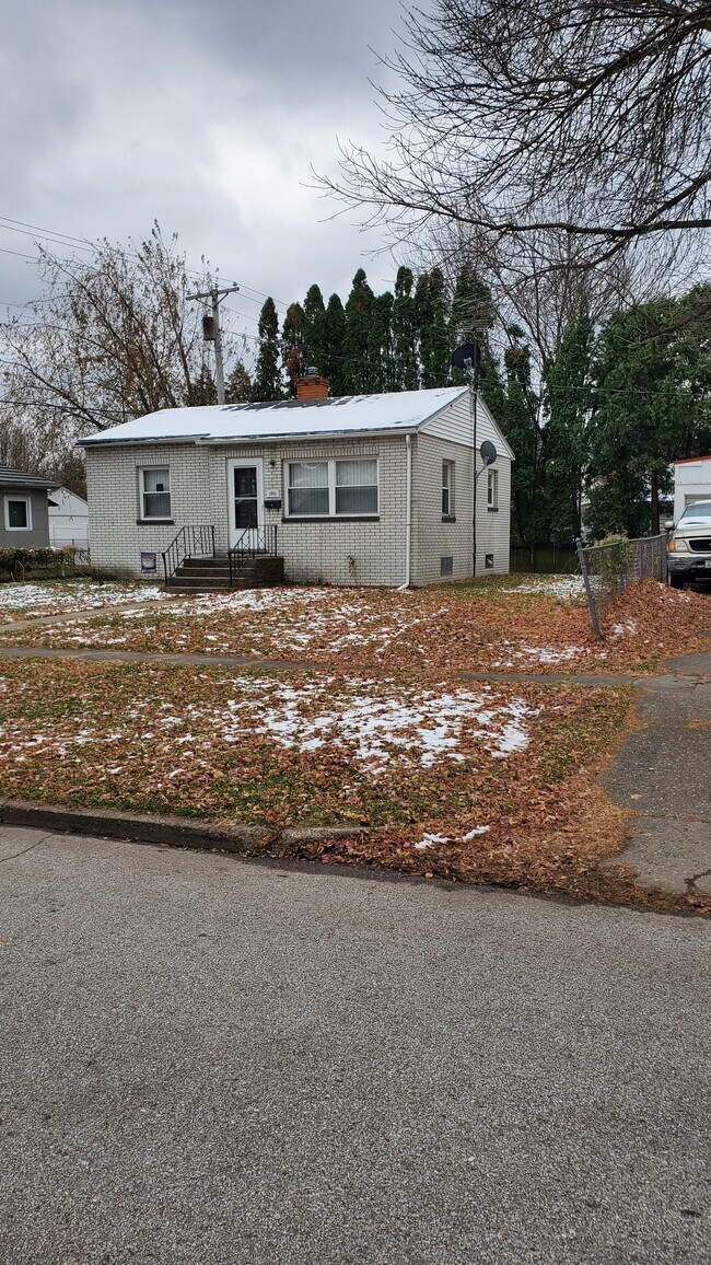 Building Photo - 1811 Mason Rd