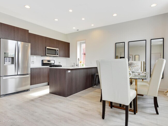 Foto del edificio - 6535 W Dickens Ave