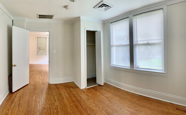 Building Photo - 290 Sunset Dr