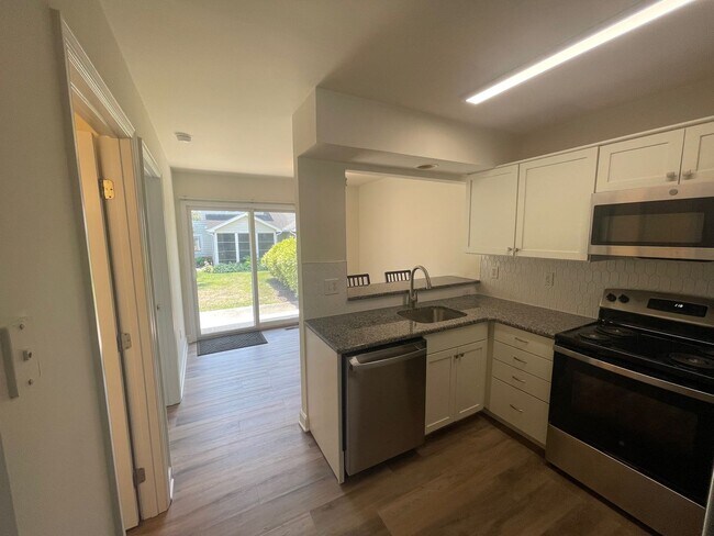 Foto del edificio - 363 Plantation Blvd - 19