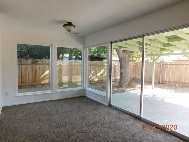 Building Photo - 136 Purple Sage Ln