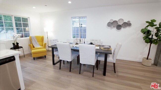 Foto del edificio - 4522 Mammoth Ave