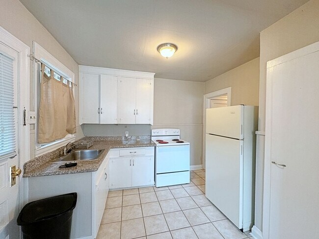 Building Photo - 1 Bedroom in Southdowns Available now`