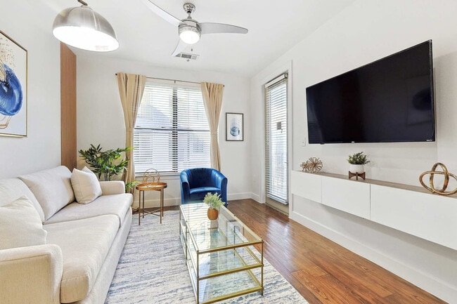 Foto del edificio - 5275 Town and Country Blvd