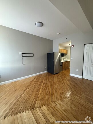 Building Photo - 312 Shirley St