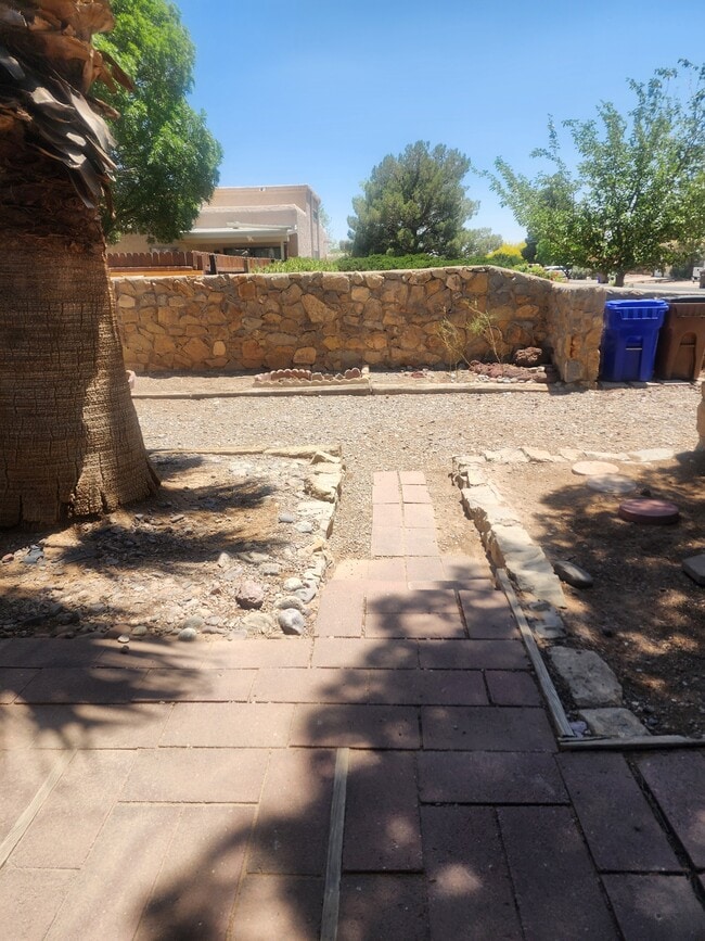 Building Photo - 1017 Galvan Dr