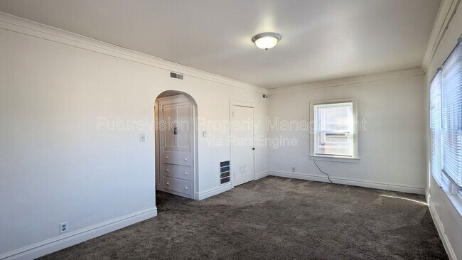 Foto del edificio - 825 W Jefferson St