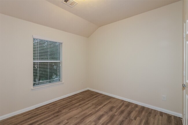 Building Photo - 6222 Brenwood Cir