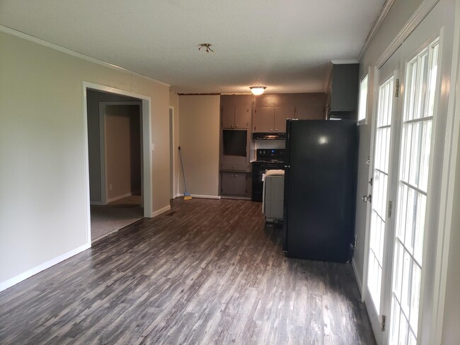 Building Photo - 2229 Lambert Dr