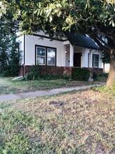 Building Photo - 1620 W Pine St