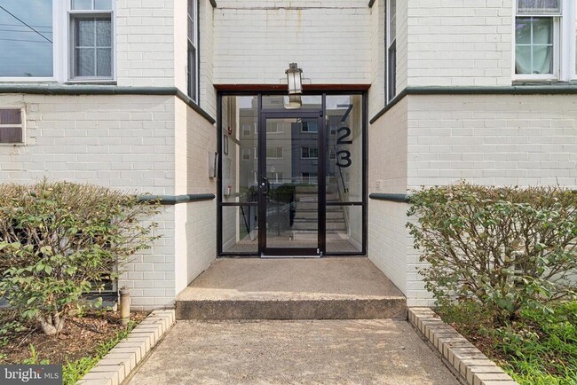 Foto del edificio - 723 Longfellow St NW