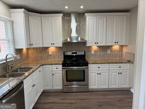 Building Photo - 2679 Foxglove Dr SW