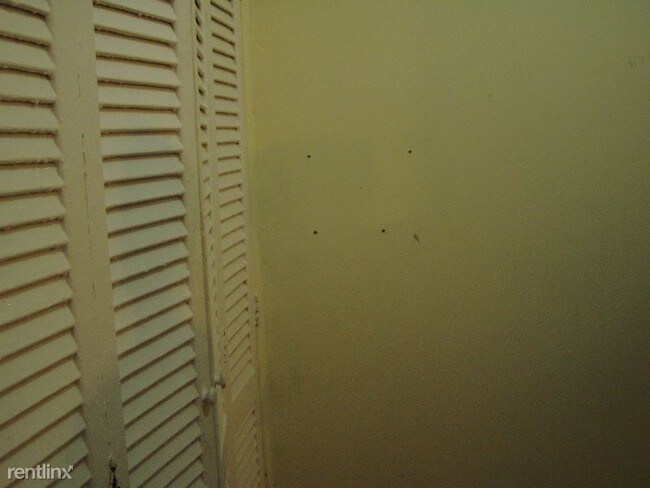 Building Photo - 454 Seneca Ave