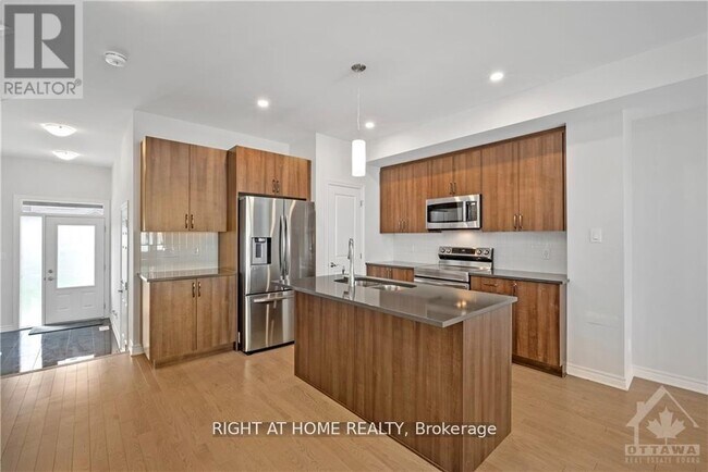 Building Photo - 1010 Kijik Cres