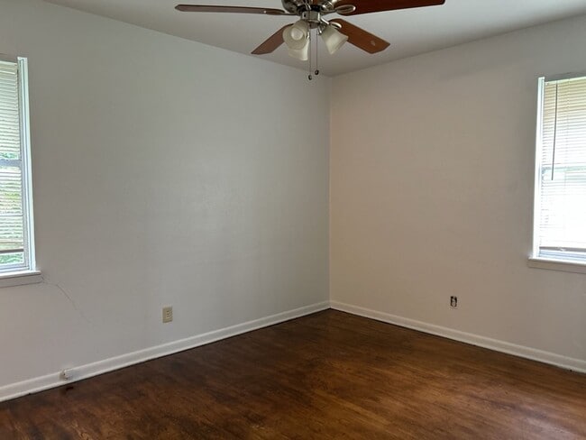 Building Photo - 3312 Lake Travis Ave