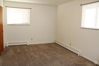 Building Photo - 917 James Ct