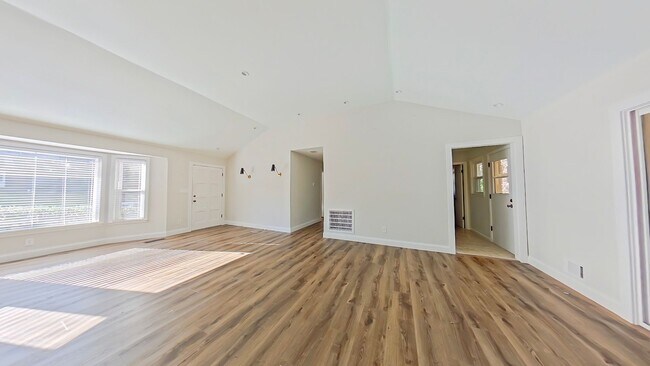 Foto del edificio - 3 Bedroom 2 Bath in National Hills