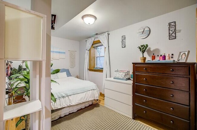 Foto del edificio - 5042 N Winchester Ave