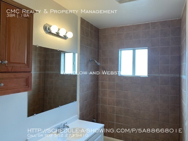 Building Photo - 2425 W Cameron St