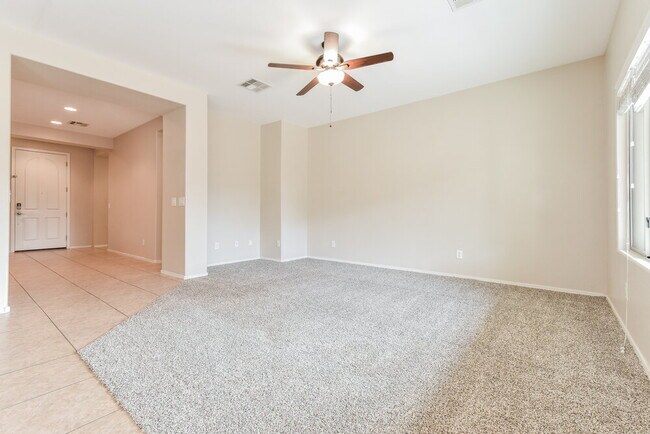 Foto del edificio - 15629 W MacKenzie Dr