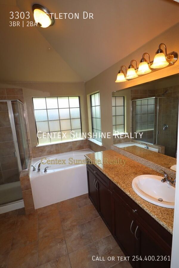 Foto del edificio - 3303 Castleton Dr