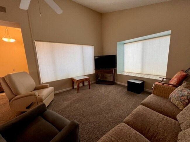 Building Photo - 2 BR Furnished, Gated complex on the water...