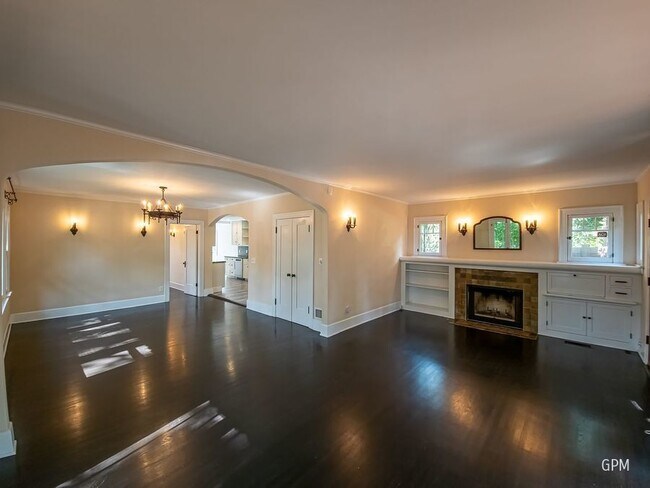 Building Photo - Step into Timeless Elegance!