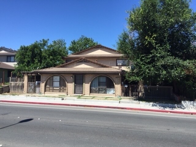 Building Photo - 2412 L St