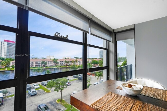 Building Photo - 200 Leslie Dr