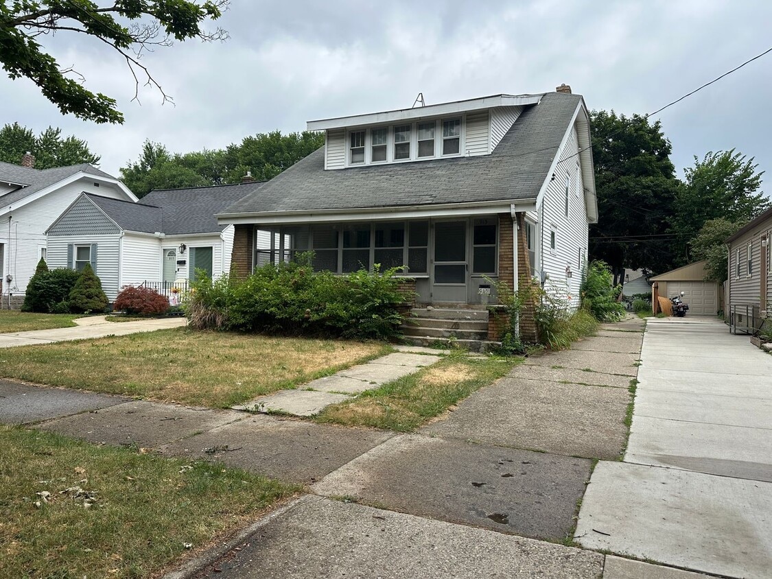 Foto principal - 915 Veto St NW