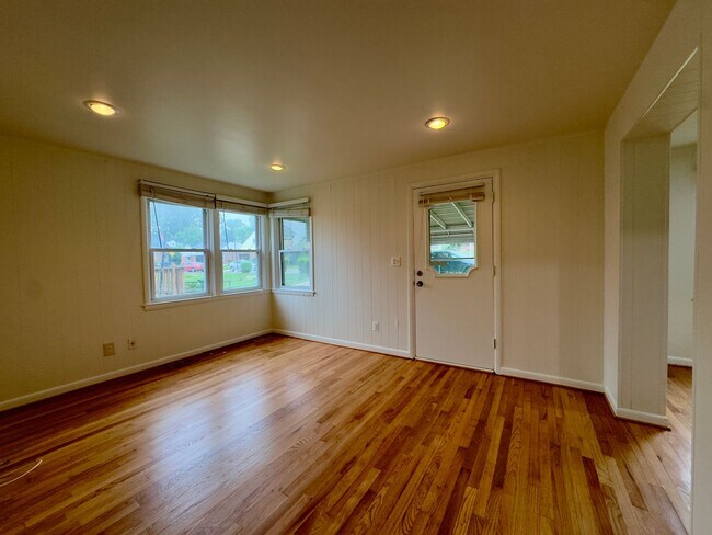 Foto del edificio - Charming 2 Bedroom/1 Bathroom Home at Laur...