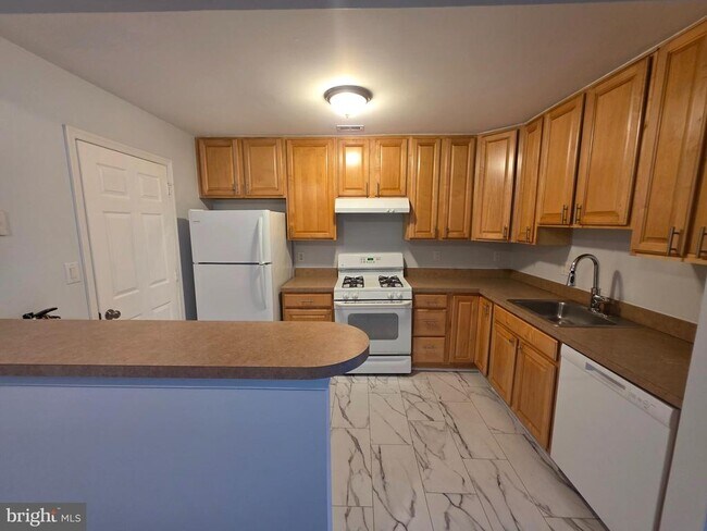 Building Photo - 2602 Saxony Dr