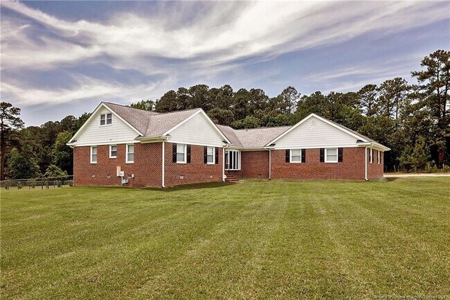 Building Photo - 329 Eddies Ln