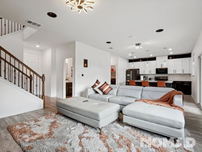 Building Photo - Fully furnished 3 Bedroom Single Family Ho...